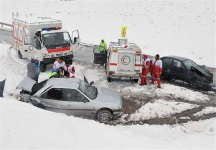 تصادف زنجیره ای ۳ خودروی سواری/ دو نفر فوت شدند