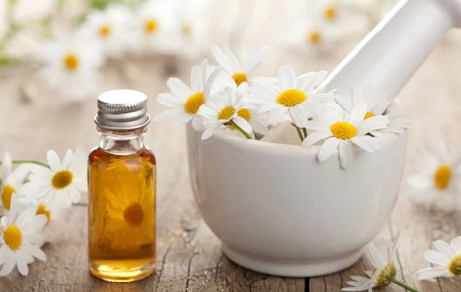 پوست چگونه از گل بابونه برای پوست استفاده کنیم؟