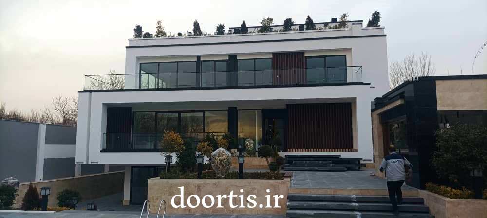 نرده شیشه ایی
