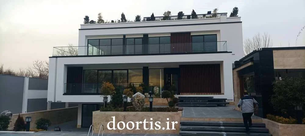 نرده شیشه ایی