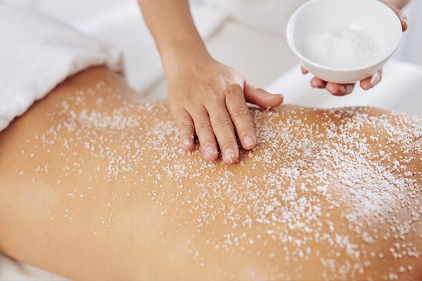 چگونه اسکراب بدن به بازسازی سلول های پوست کمک می کند؟