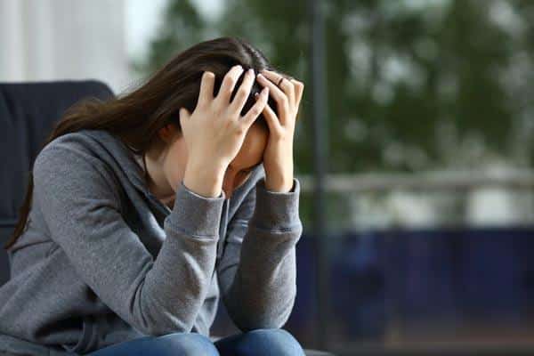 علائم افسردگی در زنان چیست؟ + بهترین راه حل ها